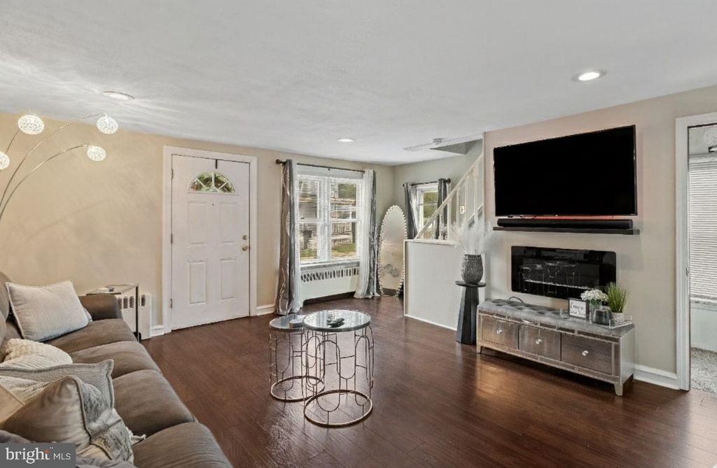 110 E ADAMS ST, Paulsboro, NJ 08066