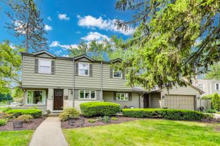 1311 E Woodford Place, Arlington Heights, IL 60004