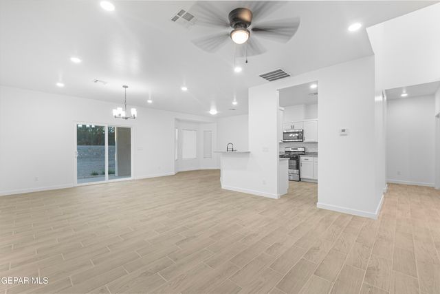471 HUEREQUE Drive, #A, Socorro, TX 79927