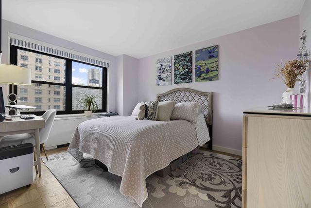 160 W End Ave Apt 20H, New York City, NY 10023
