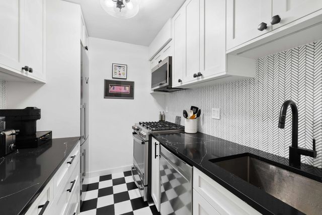 160 W End Ave Apt 20H, New York City, NY 10023