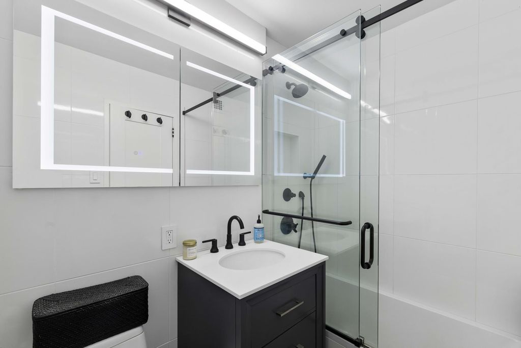 160 W End Ave Apt 20H, New York City, NY 10023
