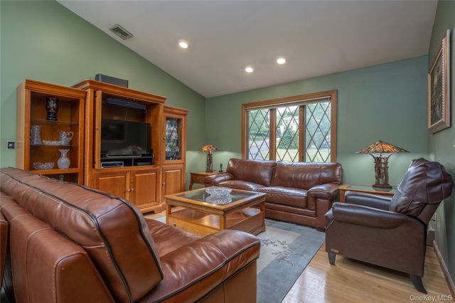 268 W Central Avenue, Pearl River, NY 10965