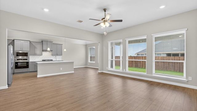 4925 ANGUS Drive, Arlington, TX 76001