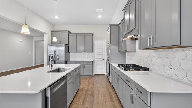 4925 ANGUS Drive, Arlington, TX 76001