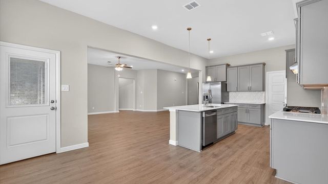 4925 ANGUS Drive, Arlington, TX 76001