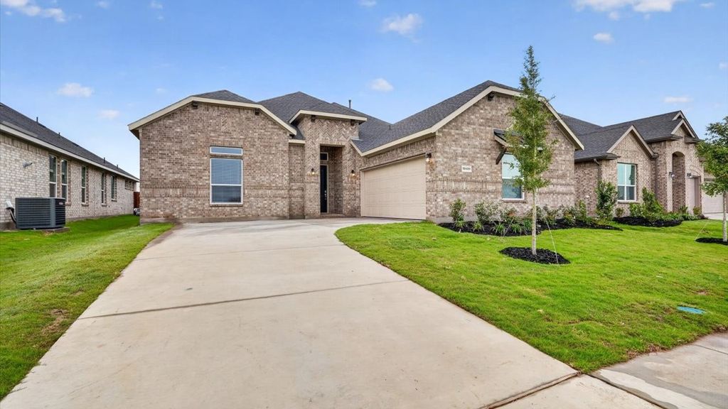 4925 ANGUS Drive, Arlington, TX 76001