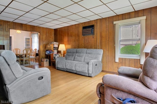 725 Prospect St, Maplewood Twp., NJ 07040