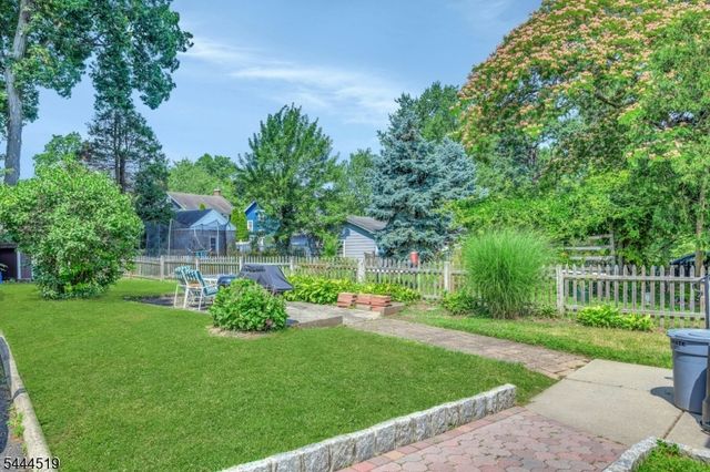 725 Prospect St, Maplewood Twp., NJ 07040