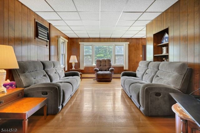 725 Prospect St, Maplewood Twp., NJ 07040