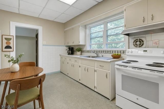 725 Prospect St, Maplewood Twp., NJ 07040