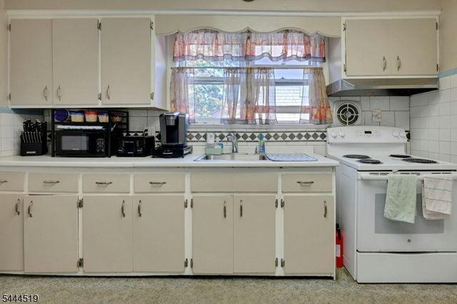 725 Prospect St, Maplewood Twp., NJ 07040