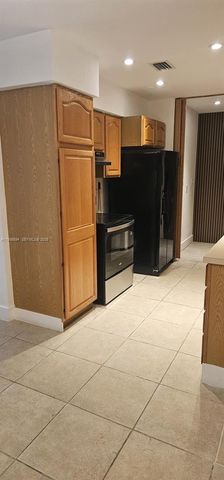 6350 SW 3rd St, Pembroke Pines, FL 33023