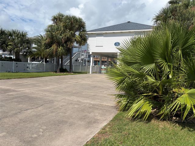 22020 Frio Drive, Galveston, TX 77554