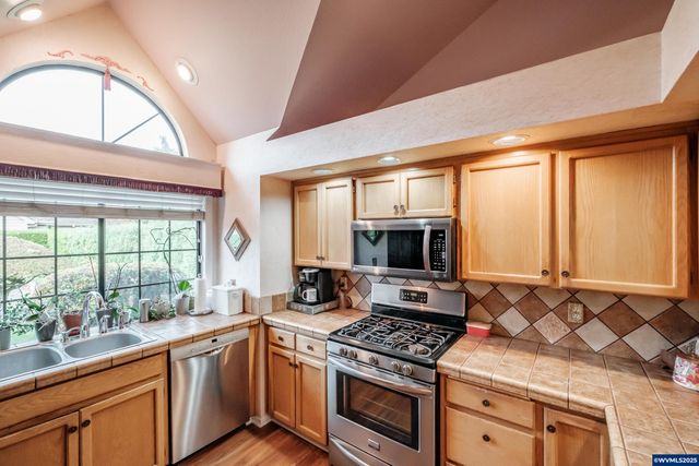 6102 Trevino Ct N, Keizer, OR 97303