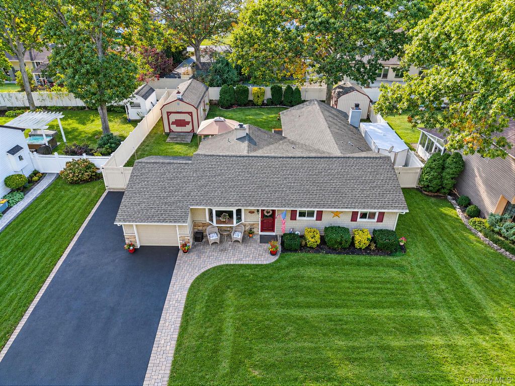 116 Avenue B, Holbrook, NY 11741 — exterior