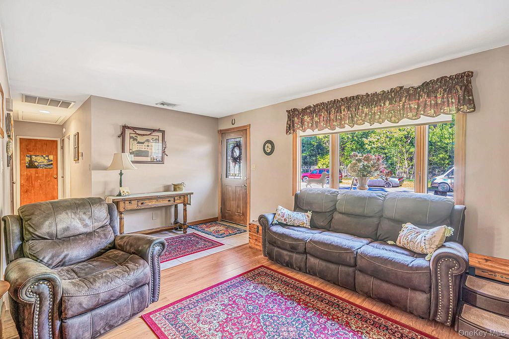 116 Avenue B, Holbrook, NY 11741 — photo 2