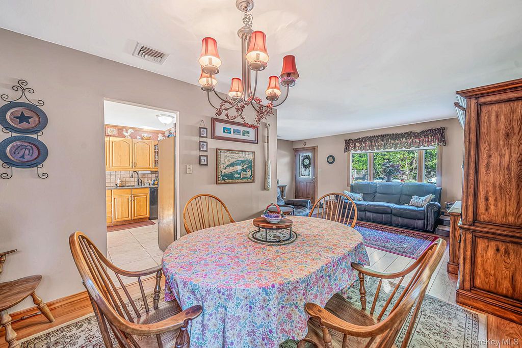 116 Avenue B, Holbrook, NY 11741 — photo 4