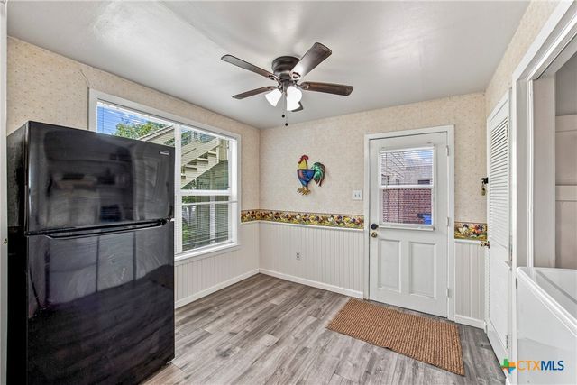 108 E College Street, Seguin, TX 78155