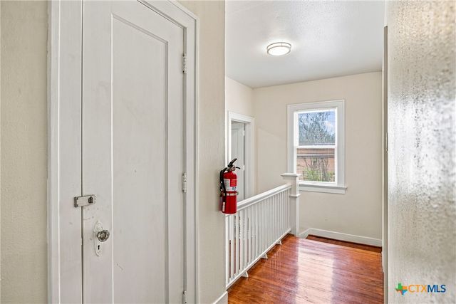 108 E College Street, Seguin, TX 78155