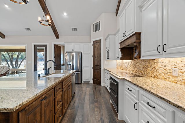 1211 County Road 1024, Glen Rose, TX 76043