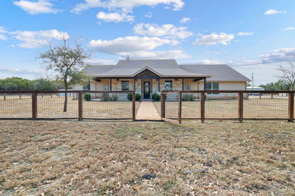 1211 County Road 1024, Glen Rose, TX 76043