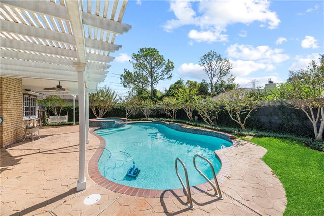 3906 Green Fields Drive, Sugar Land, TX 77479