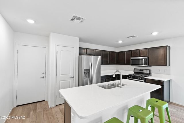 1008 E Descent Street, Tucson, AZ 85719