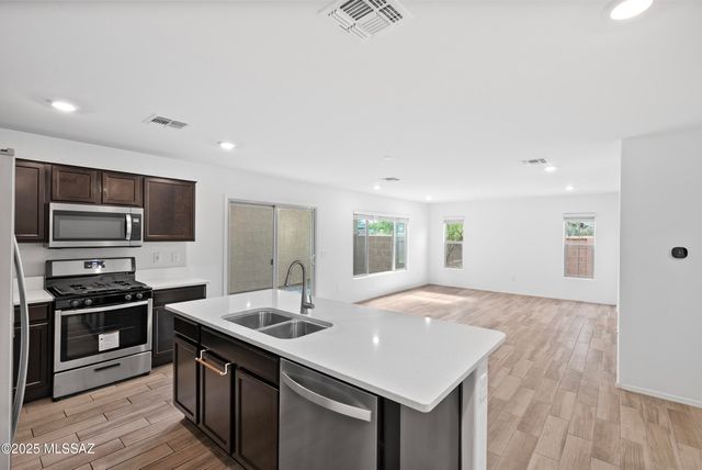 1008 E Descent Street, Tucson, AZ 85719