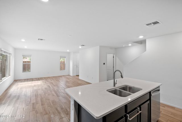 1008 E Descent Street, Tucson, AZ 85719