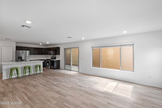 1008 E Descent Street, Tucson, AZ 85719