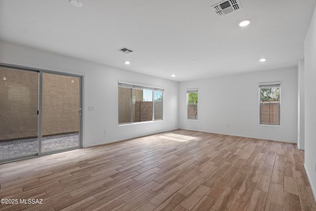 1008 E Descent Street, Tucson, AZ 85719