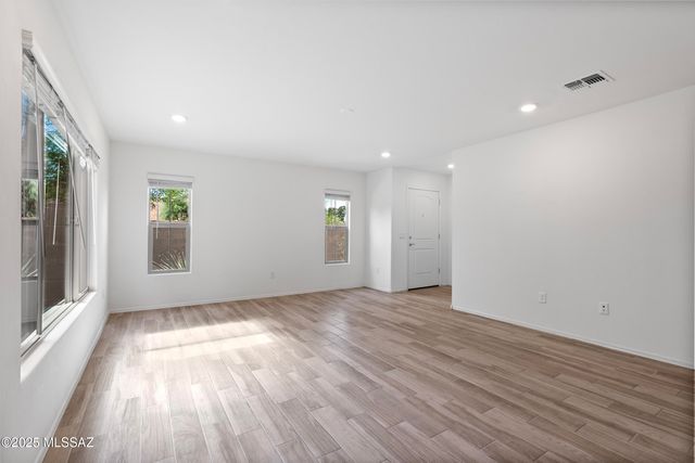 1008 E Descent Street, Tucson, AZ 85719