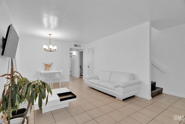 1437 Libra Court, Bakersfield, CA 93309