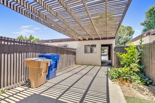 1437 Libra Court, Bakersfield, CA 93309