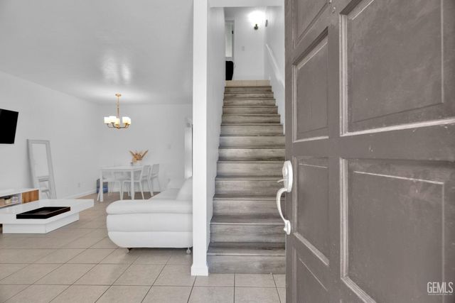 1437 Libra Court, Bakersfield, CA 93309