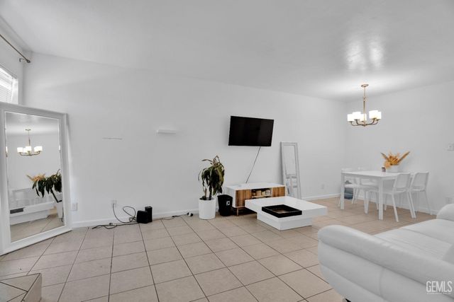 1437 Libra Court, Bakersfield, CA 93309