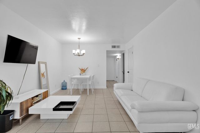 1437 Libra Court, Bakersfield, CA 93309