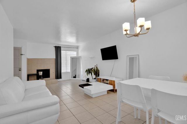 1437 Libra Court, Bakersfield, CA 93309