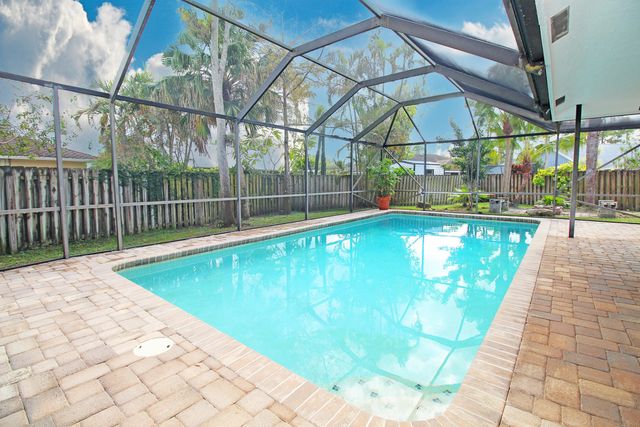 896 ROSE Court, Wellington, FL 33414