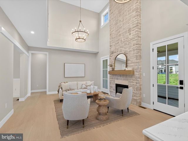 297 SARSEN DR, Lititz, PA 17543