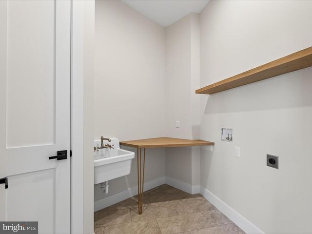 297 SARSEN DR, Lititz, PA 17543