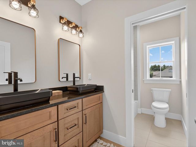 297 SARSEN DR, Lititz, PA 17543