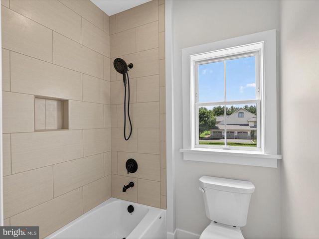 297 SARSEN DR, Lititz, PA 17543