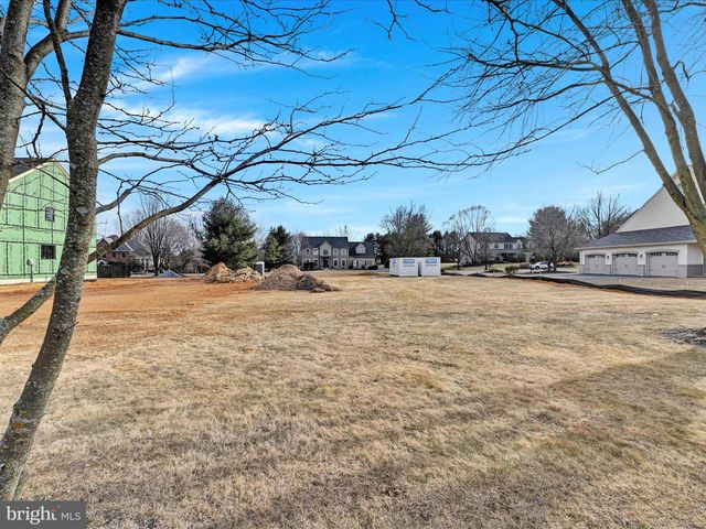 297 SARSEN DR, Lititz, PA 17543