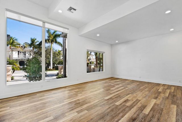 533 E Alexander Palm Road, Boca Raton, FL 33432