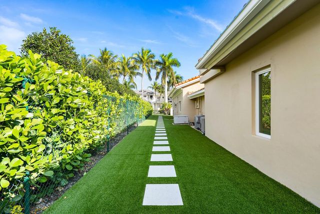 533 E Alexander Palm Road, Boca Raton, FL 33432