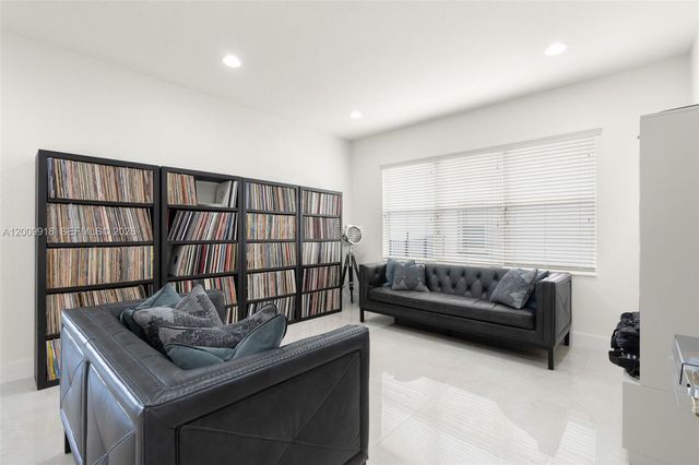 4892 SW 173rd Ave, Miramar, FL 33029