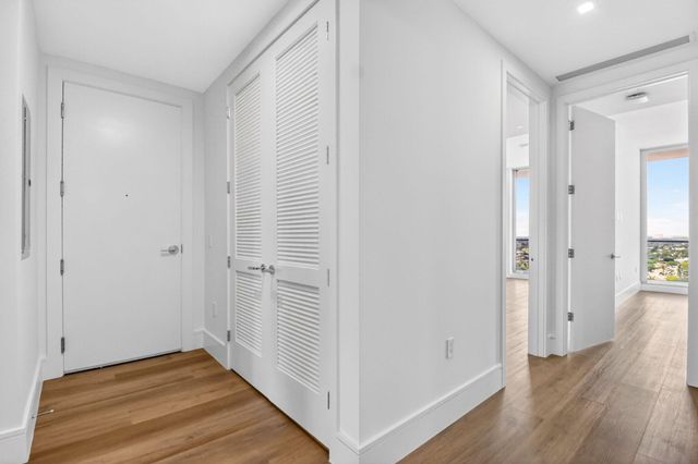 220 Lake Shore Drive 1808, West Palm Beach, FL 33403