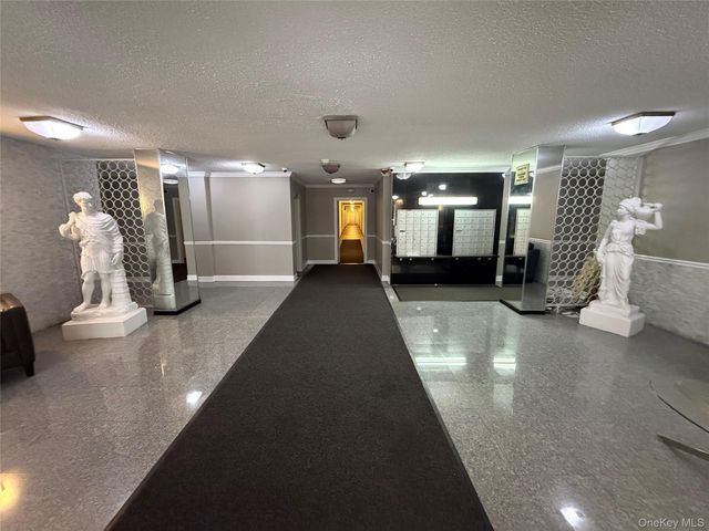 190 First Street 5E, Mineola, NY 11501